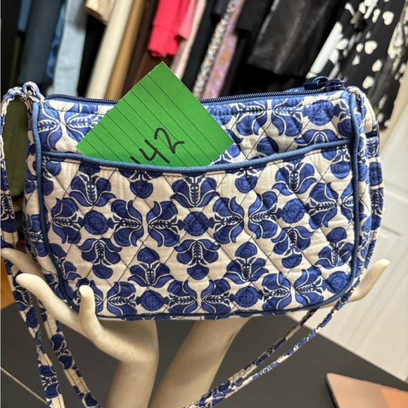 Elegant Blue and White Floral Crossbody/Adjustable Bag - Picture 3 of 8